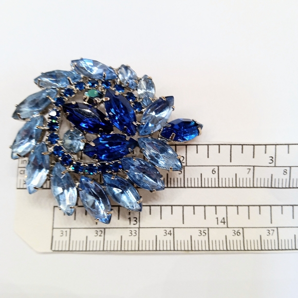 Vintage Blue Rhinestone Brooch - Picture 5 of 5